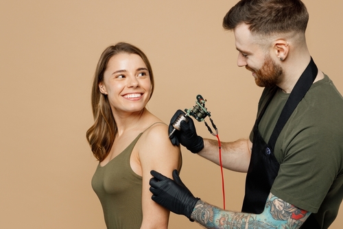 Sesión de tatuaje